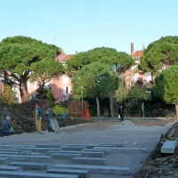 Še lani v začetku leta  so Geoitovi delavci veliko truda vložili, 
da so s Prešernove ceste tlakovali   dostop do edinega 
zgrajenega objekta Kampusa Livade ...