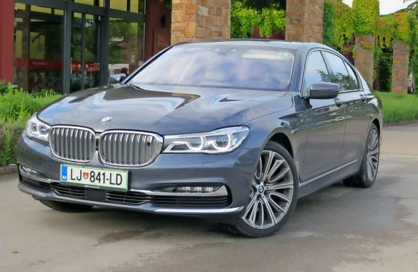                Cestna ladja za ceno večjega stanovanja ali masažni salon za 
štiri osebe. Za 165 tisočakov je to in še več.