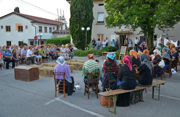 Poklon opajskim ženam v begunstvu