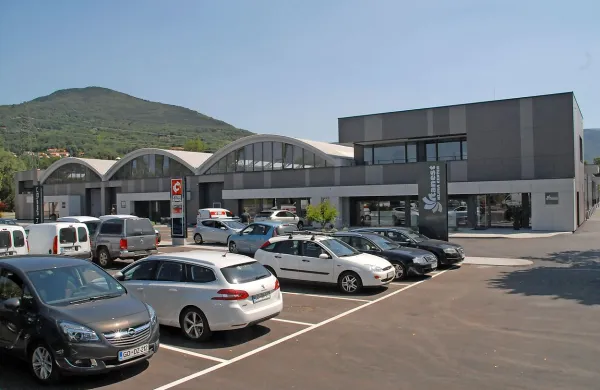 Prenovljeni kompleks družb Arctur, Vitanest in 4design  je 
polepšal vhod v industrijsko cono Kromberk.