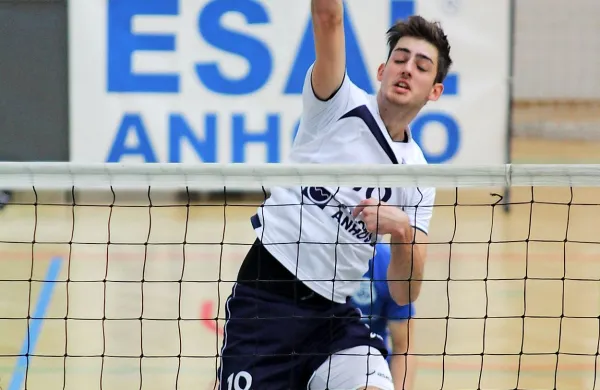 Občasni slovenski odbojkarski reprezentant Dane Mijatović 
je z lani četrtouvrščeno ekipo državnega prvenstva Salonitom Anhovo podpisal dvoletno pogodbo.