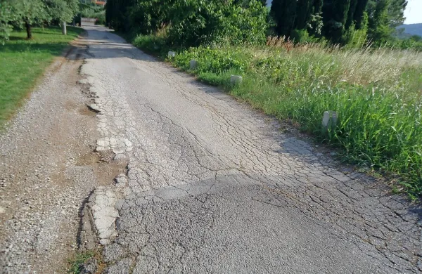 V koprski občini se z lastniki zemljišč ob poti dogovarjajo za 
odkupe, vendar se - kot kaže - zatika pri cenitvi nepremičnin.  