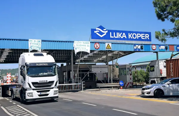 Kako  poslanci komentirajo razmere v Luki?