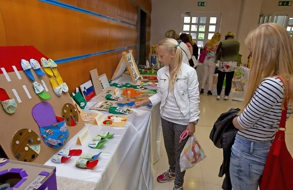 71 igrač, ki so bile na ogled tudi v postojnskem kulturnem 
domu, razvija predvsem otrokove matematične in finomotorične spretnosti ter tipno-kinetične občutke.
