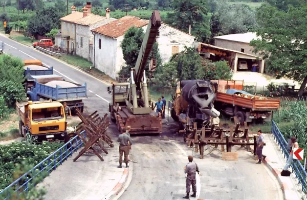 Blokada pri Dragonji, ki je Jugoslovanski armadi preprečevala prehod čez reko Dragonjo.