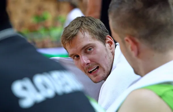 Slovenski košarkarski reprezentant Zoran Dragić bo po 
poročanju italijanskega dnevnika Gazzetta delo Sport tekmovalno pot nadaljeval v vrstah italijanskega kolektiva Olimpia Milano znanega tudi z imenom EA7 Emporio Armani 
Milano.