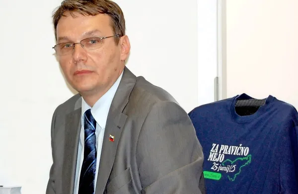 Izvršilni odbor SLS je pristojnemu občinskemu odboru predlagal izključitev Marjana Podobnika iz stranke. 