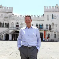 Župan Mestne občine Koper Boris Popovič je dobitnik 
najvišje nagrade Evropski naj župan regije jugovzhodne in 
srednje Evrope, ki so mu jo podelili včeraj zvečer v Sarajevu.
