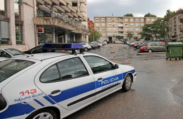 Razplet tragedije, ki se je za nebotičnikom v Novi Gorici 
zgodila avgusta leta 2014, bo morda znan do konca leta.