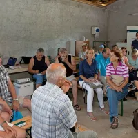 Alenka Arbeiter (v ozadju) je predstavila ekološko zaščito vrtnin.