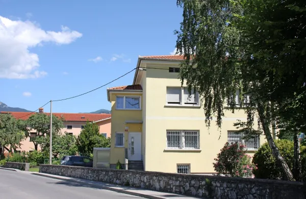

Romska družba je v župnišče v Ajdovščini vlomila na začetku 
njihovega roparskega dne sredi januarja.