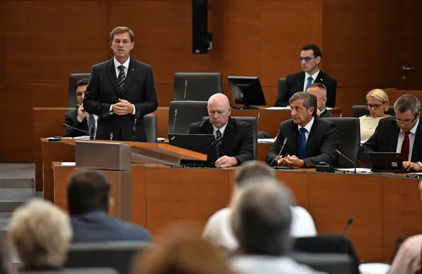 Miro Cerar trdi, da je za dogajanje v poslovnem procesu Luke 
Koper odgovorno vodstvo.