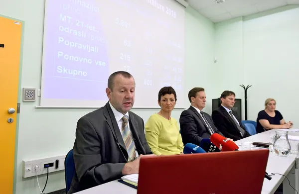 Splošno maturo je v spomladanskem roku uspešno opravilo 
88,39 odstotka kandidatov, kar je  drugi najboljši rezultat v 
zgodovini. 