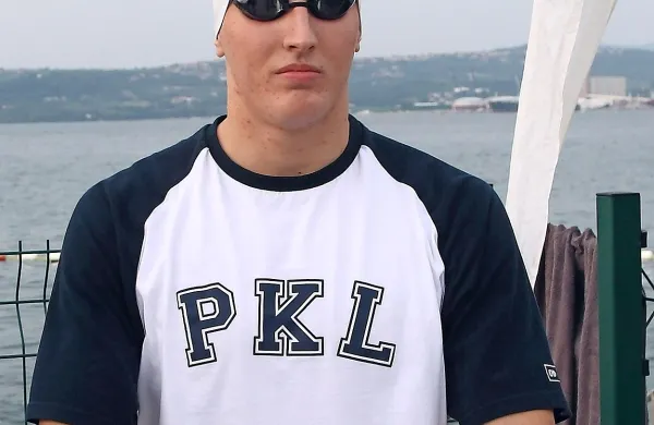 Anže Tavčar: “Tu je vse skupaj bolj sproščeno: 
sonce sije, zraven bazena pa je morje.” 
