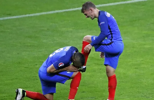 Napadalec Antoine Griezmann je bil s strani Evropske 
nogometne zveze (Uefa) izbran za najboljšega igralca evropskega nogometnega prvenstva v Franciji.