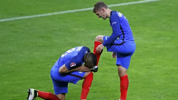 Napadalec Antoine Griezmann je bil s strani Evropske 
nogometne zveze (Uefa) izbran za najboljšega igralca evropskega nogometnega prvenstva v Franciji.