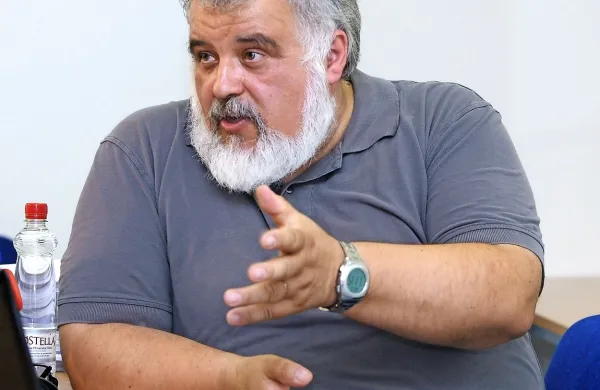 Milan Krek: “Ko sta pripeka in koncentracija ozona visoki,  se nekateri cvrejo 
na plažah, kar odločno odsvetujem.”