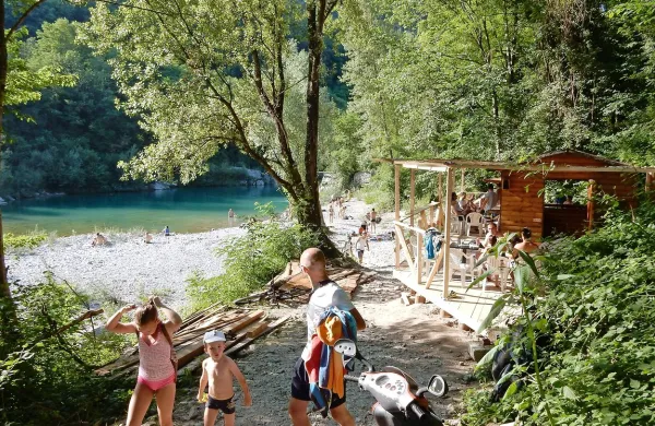 S poletjem oživi kanalska plaža