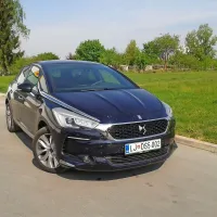 V sebi združuje vse francosko, od občutka za prefinjenost do 
posebnih rešitev in nezgrešljivih potez.