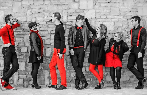 Za brezplačni večer a cappella glasbe bo nocoj v Taverni poskrbela skupina Jazzva.  