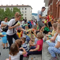... kot je sladkanje s sladoledom.