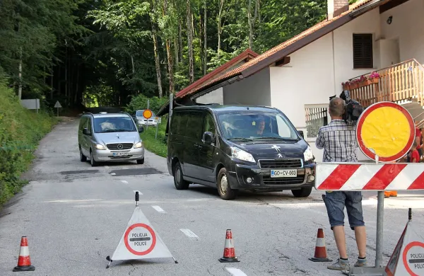 Posmrtne ostanke, ki so jih s prizorišča odpeljali v četrtek 
popoldne, bodo preučili na Inštitutu za sodno medicino.