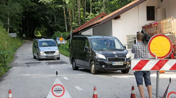 Posmrtne ostanke, ki so jih s prizorišča odpeljali v četrtek 
popoldne, bodo preučili na Inštitutu za sodno medicino.