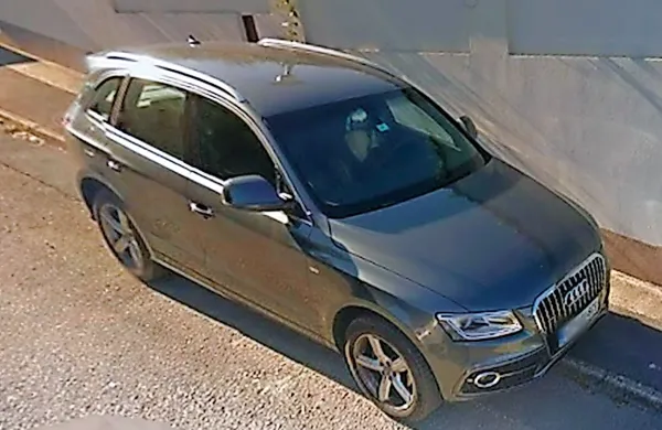Policisti prosijo vse,  ki bi  kje opazili ukraden audi Q5, da  o  tem 
nemudoma obvestijo najbližjo policijsko postajo ali pokličejo 
na 113 oziroma anonimni telefon 080-1200.