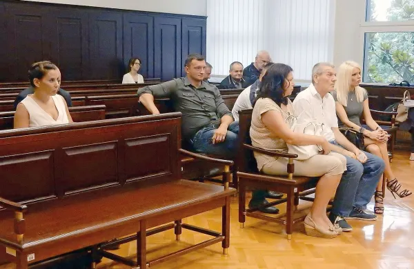 Obtožena dvanajsterica je včeraj  povedala svojo plat zgodbe. 