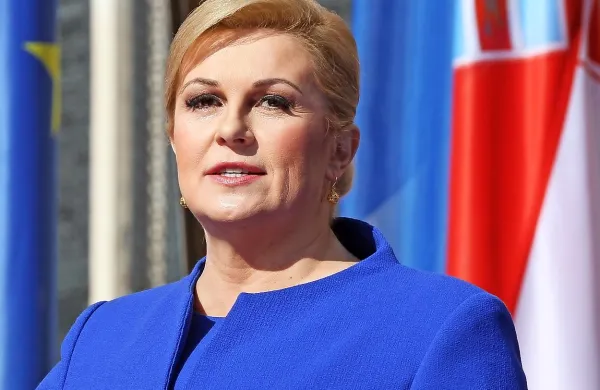 Hrvaška predsednica Kolinda Grabar-Kitarović je  razpisala 
predčasne parlamentarne volitve na Hrvaškem za nedeljo, 
11. septembra.