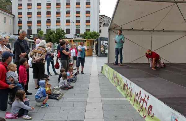 Postojnski Teater Harlekin, ki je tudi organizator festivala, se 
je letos predstavil z zabavno in poučno avtorsko otroško 
predstavo.