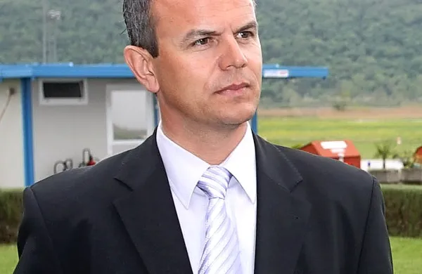 Robert Krajnc: “Letalski gostje nam večkrat 
namignejo, da je naša lokacija  izjemna, saj so 
lahko v pol ure od pristanka že v hotelski sobi.”  