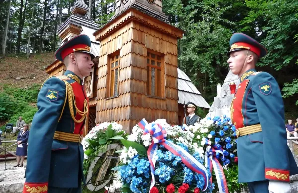  Ruski predsednik se bo konec meseca  udeležil slovesnosti 
ob 100-letnici Ruske kapelice pod Vršičem, na ljubljanskih 
Žalah pa bo odkril spomenik ruskim vojakom, padlim v 
Sloveniji.