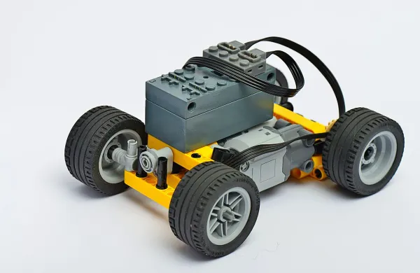Ljubljansko podjetje je na platformi za množično financiranje 
Kickstarter zbralo več kot 50.000 evrov za visoko zmogljiv 
daljinski upravljalnik lego modelov BuzzWizz, ki je združljiv s 
pametnimi telefoni in tablicami.