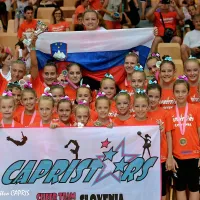 Caprisove zvezdice z osvojenimi lovorikami v dvorani Bonifika.