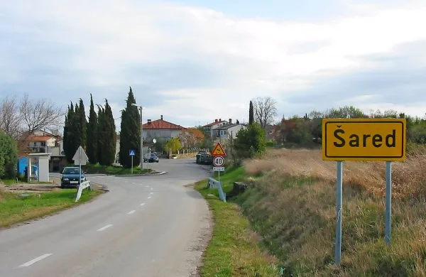 Cestišče na Šaredu bodo preplastili. Predvidoma od 25. julija 
do sredine avgusta bo promet tam potekal izmenično enosmerno.