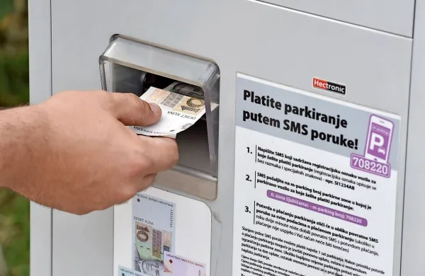 Na slovenskem pravosodnem ministrstvu svetujejo, da se je 
vsem zagatam z izterjavo parkirnin mogoče izogniti z njihovim plačevanjem.