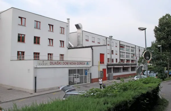  Dijaški dom Nova Gorica, kjer bo nastanjenih predvidoma 18 
mladoletnih beguncev brez spremstva.