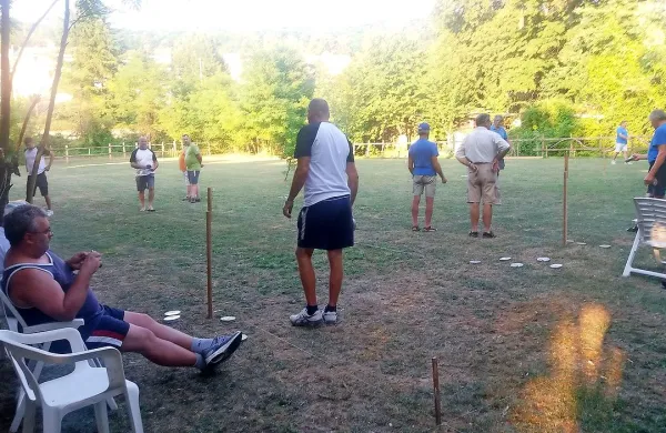 Igrišče za škuljanje bo pritegnilo tudi  ljubitelje drugih iger, saj 
je prostor  primeren  za druženje.