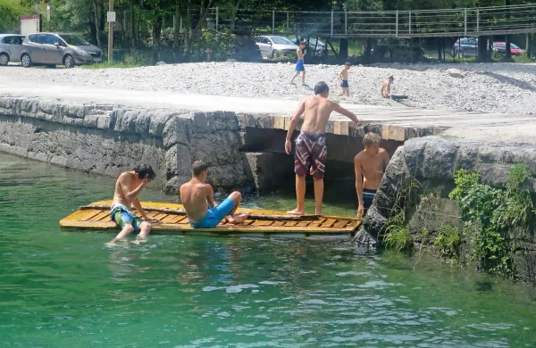  Skromen obisk kopališča Lajšt je vsaj delno posledica 
zmede, ki sta jo  povzročila sprejem in poznejša neuveljavitev 
parkirnin.