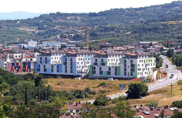 Stanovanja na obrobju Livad, ki jih ni dolgo  želel nihče kupiti, 
so prodali v devetih mesecih. Prvo prodajno pogodbo so 
sklenili 24. septembra lani.  