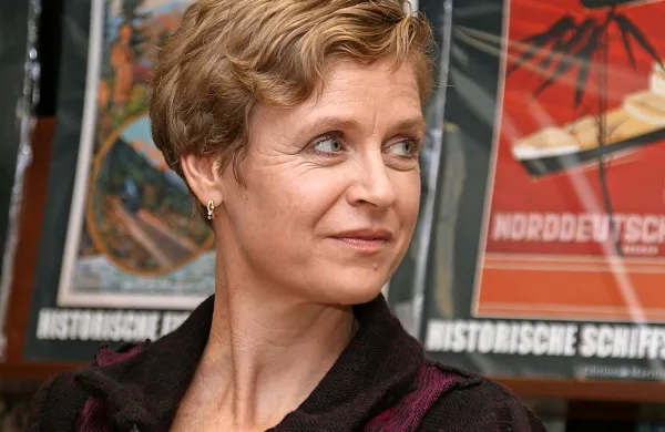  Nataša Konc Lorenzutti iz Nove Gorice si je nominacijo za 
večernico prislužila s knjigo Kdo je danes glavni.
