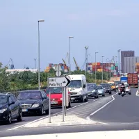Čez dve leti naj bi bertoško vpadnico razširili v štiripasovnico, 
v krožišču z ankaransko vpadnico pa bi Luka Koper dobila 
tudi nov vhod.