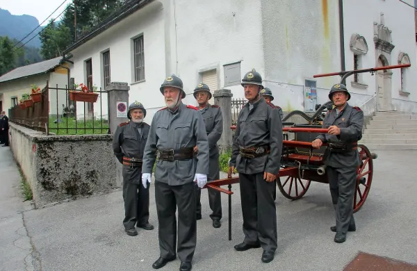 Brizgalna v Podbrdu brizga 110 let