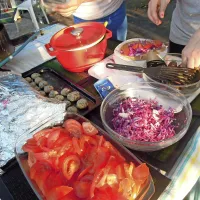 Ponudili so hrano v zameno za prostovoljni prispevek.