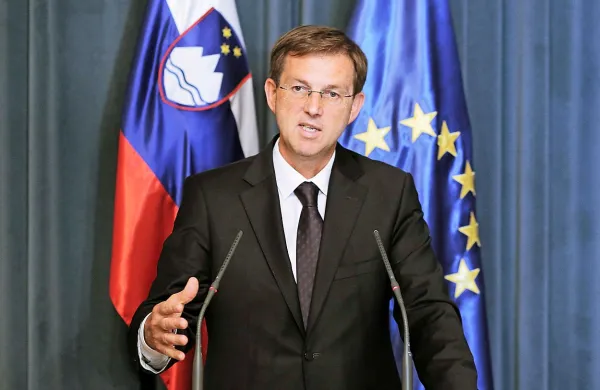 Stopnja ogroženosti Slovenije tudi po nedavnih terorističnih 
napadih v Evropi ostaja nizka, je po seji sveta za nacionalno 
varnost dejal premier Miro Cerar.