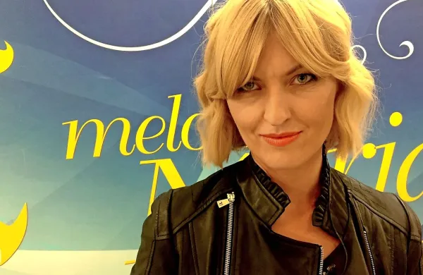 Polona Furlan je na slovenski glasbeni sceni že zelo dolgo. S 
svojim prepoznavnim glasom in načinom interpretacije ji je v 
desetletju in več uspelo obdržati širok krog ljubiteljev svoje 
glasbe.