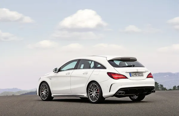 Shooting brake in limuzinska različica naj bi pri nas prepričali približno 100 kupcev, cla amg 
na sliki pa le peščico.