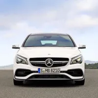 Cla je bogatejši za nekaj drobnih popravkov, kot so nove led luči.