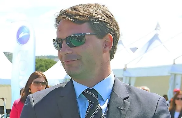 Nadzorniki so z avgustom za dve leti za predsednika uprave 
Dela Sebastjana Selana, nekdanjega prvega moža Term 
Čatež in Marine Portorož ter bivšega šefa Slovenske obveščevalno-varnostne službe Sova.